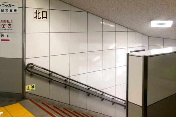 神泉駅改札を出て左手にある北口の階段を登り外にでます
